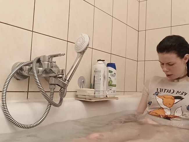 Elli_Young's Porno Video: Badespaß mit großem O