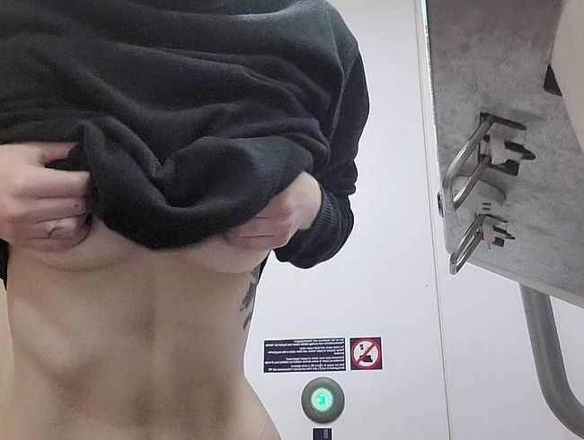 Elli_Young's Porno Video: Ich platze vor Ungeduld! Auf  dem Weg zur Venus