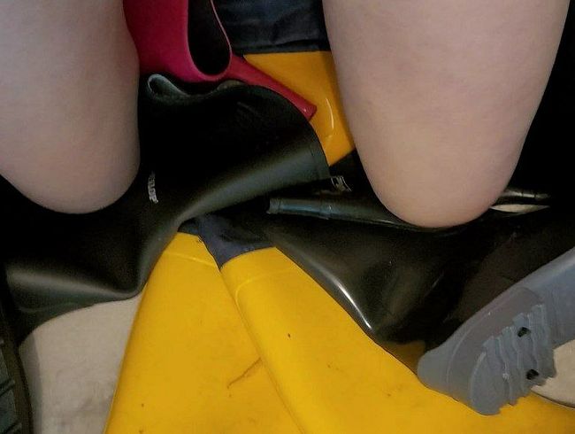 Elli_Young's Porno Video: Zu viel gibt es nicht! - Gummistiefel für alle Fälle