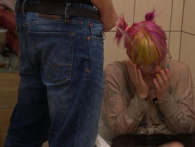 Elli_Young Porno Video: Ich fass es nicht! Mein erster golden shower