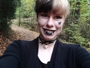 Elli_Young Porno Video: Ich glaubs nicht! Kürbislaterne vollgepin**lt