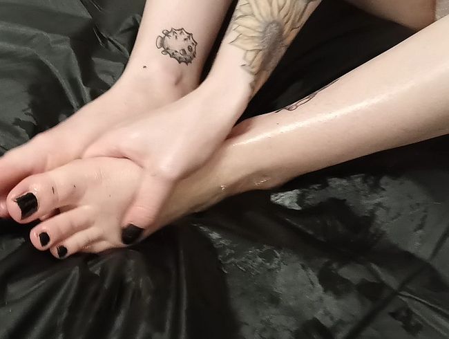 Elli_Young Porno Video: Ich habs getan! Mein erstes Fußvideo