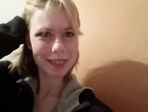 Elli_Young Porno Video: Sei mein Erster! DirtyTalk